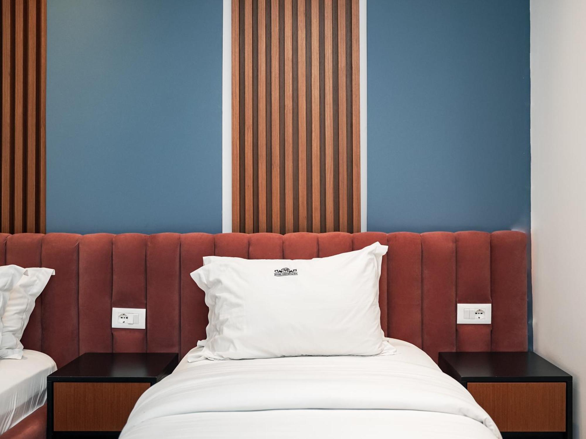 Hotell Vm & Golem (Tirana)