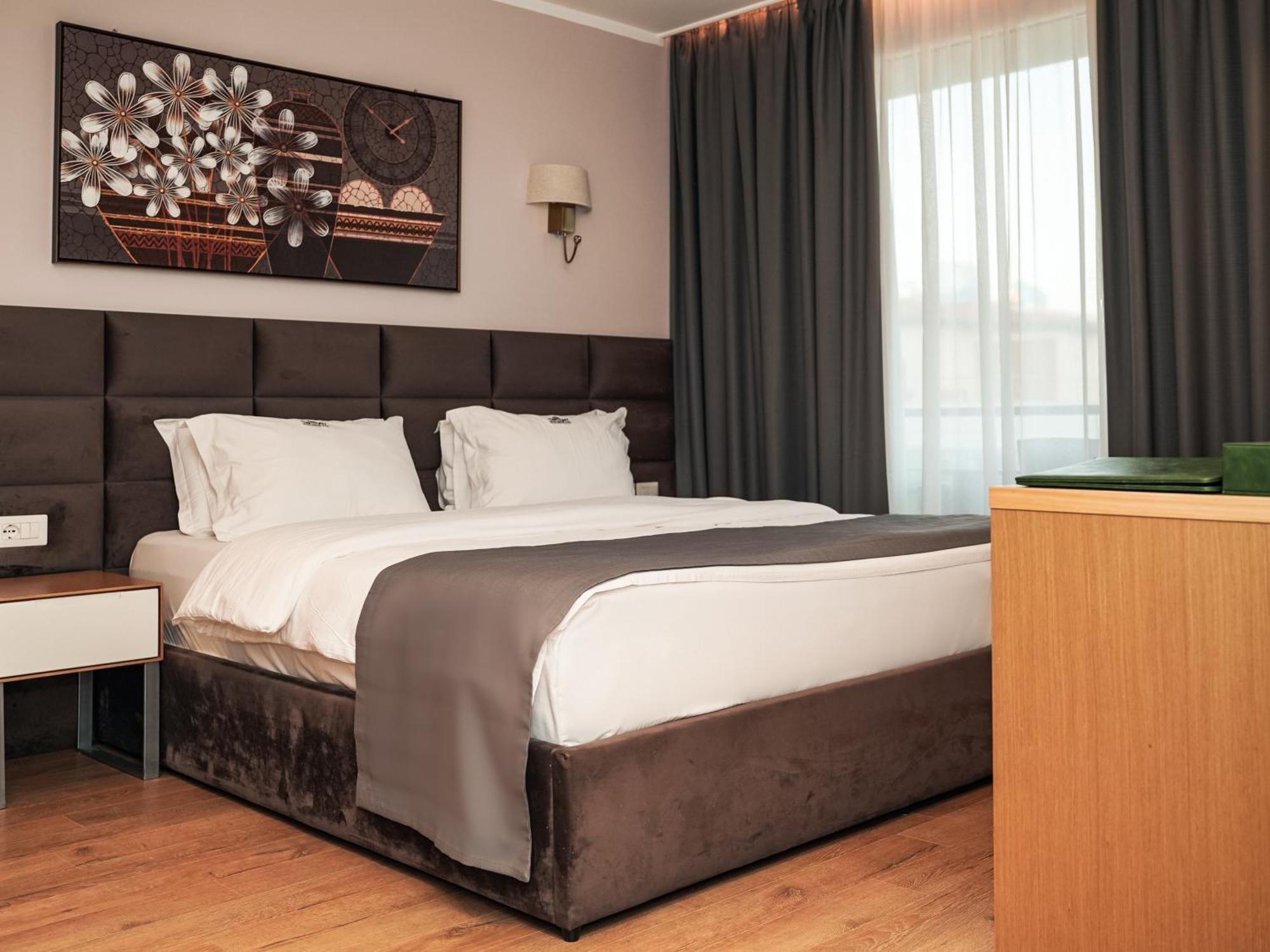 Vm & 5* Golem (Tirana)